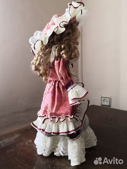 Кукла фарфоровая коллекционная