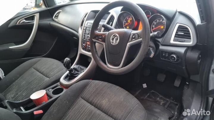 Бампер передний opel astra J 2010