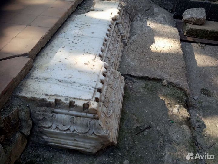 Фрагмент барельефа античного надгробия с Пантикапе