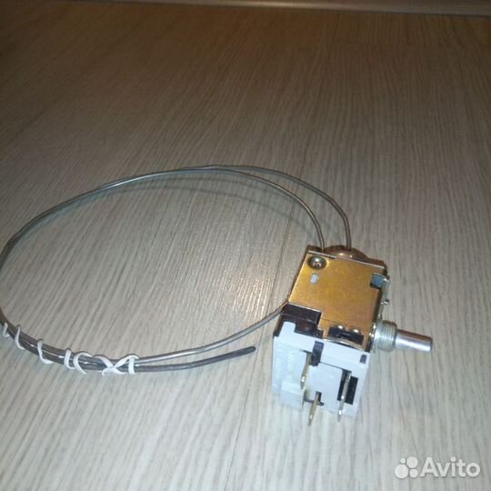 Термореле (терморегулятор, термостат) холодильника