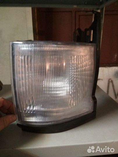 Поворотник правый toyota hiace RZH101 90-94 белый