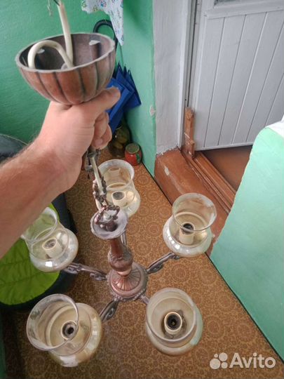 Продам люстру