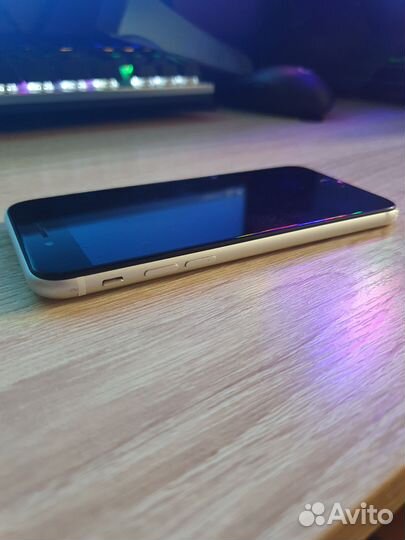 iPhone SE (2020), 64 ГБ