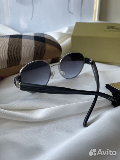 Солнцезащитные очки Burberry