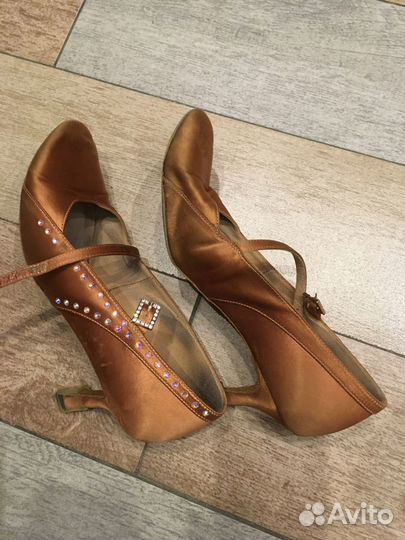 Продаю туфли для бальных танцев