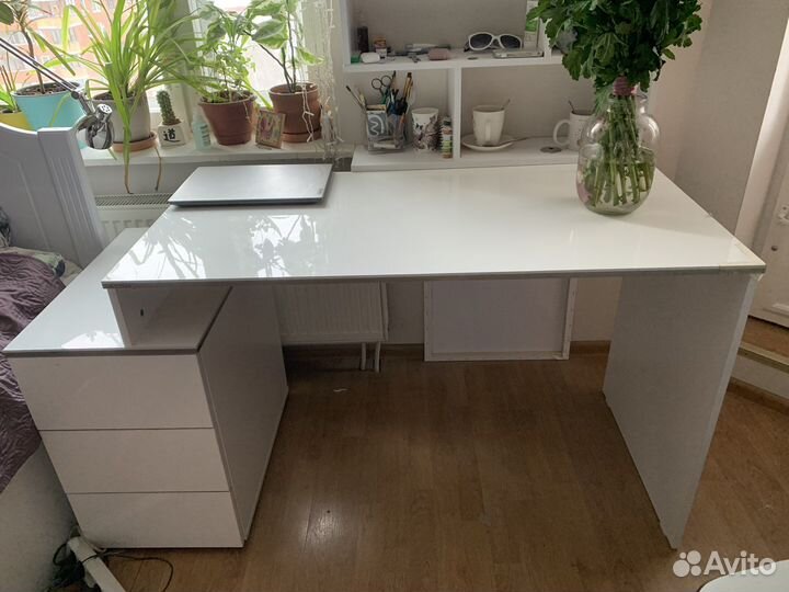 Компьютерный стол белый