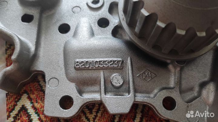 Помпа на Renault Logan