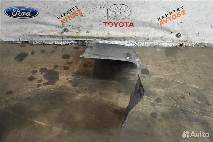 Пыльник двигателя правый Suzuki Swift 3 поколение