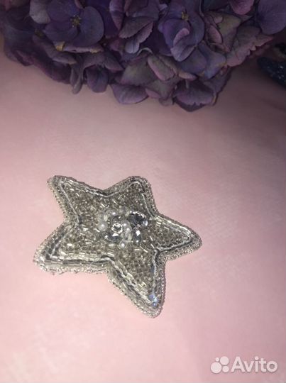 Брошь из бисера