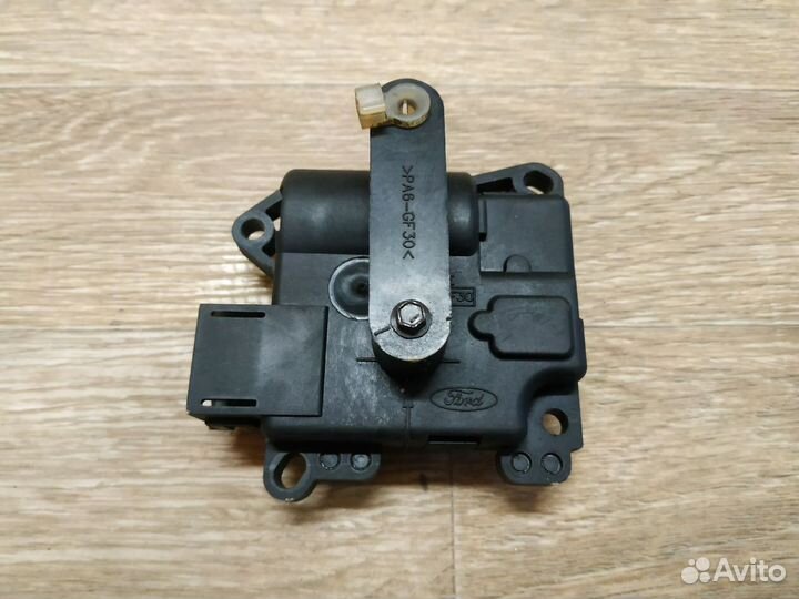 Моторчик заслонок отопителя Jaguar S-Type