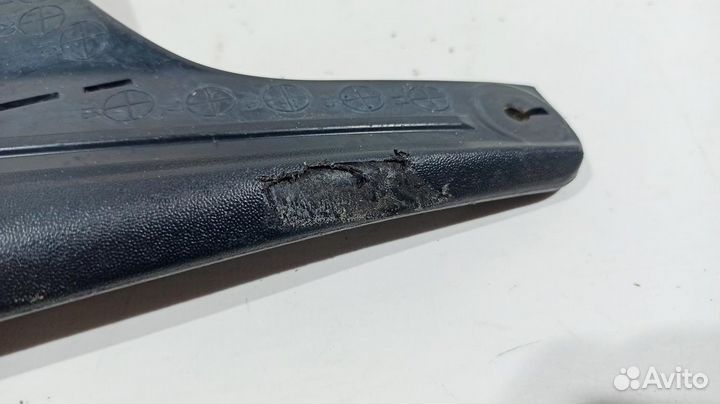 Брызговик передний правый Toyota Hilux, 8 поколение 766210K140. Дефект