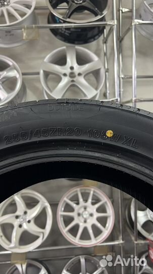 Arivo Ultra ARZ5 255/45 R20 105W