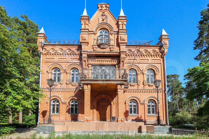 Коттедж 803 м² на участке 41,1 сот.