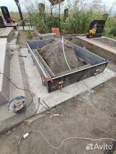 Работы на кладбище