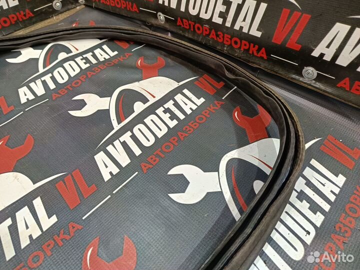 Уплотнительная резинка крышки багажника Peugeot 2