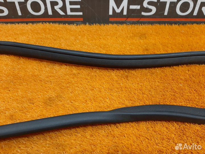 Уплотнитель двери задний Mercedes-Benz E-Class