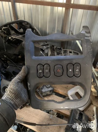 Центральная консоль Renault Logan рестайл, sandero