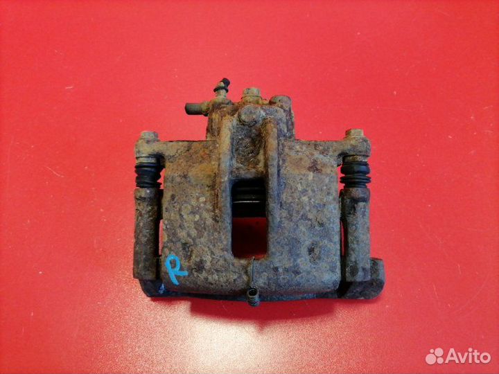 Суппорт передний правый Toyota Corolla ZZE121L