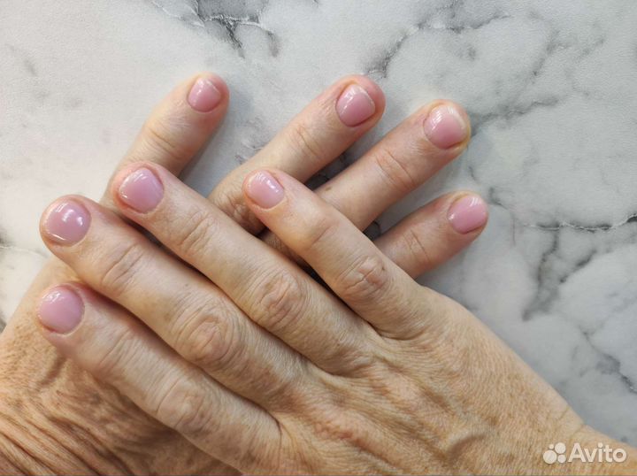 Модель на маникюр