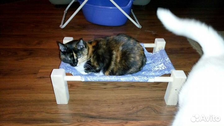 Лежанка-кроватка для кошек и маленьких собачек