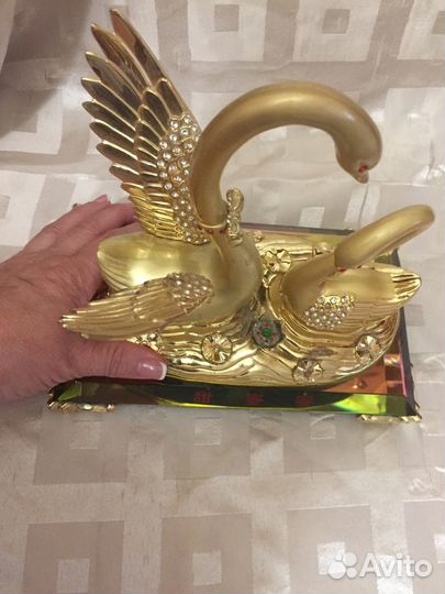 Статуэтка лебедь