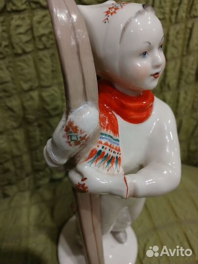 Статуэтка Лыжница лфз