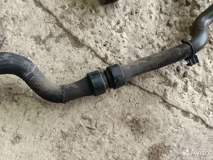 Патрубок радиатора низ Renault Logan II