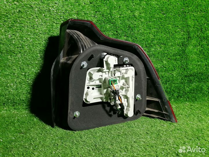 Фонарь (стоп сигнал) левый 30698342 Volvo S40 MS M