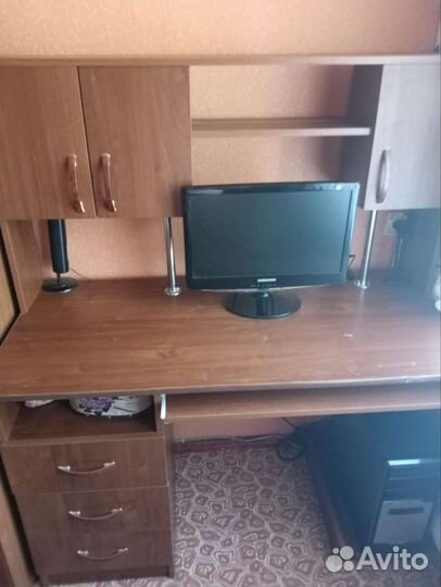 Продаётся компьютерный стол