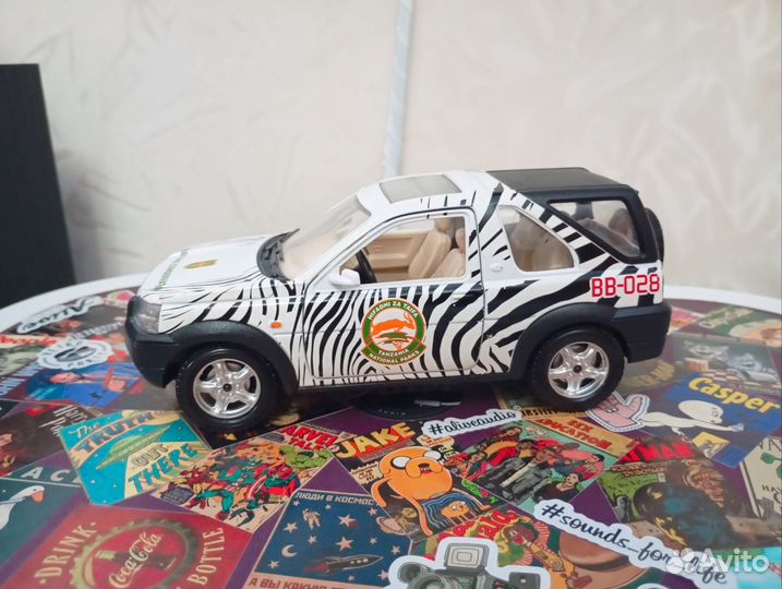 1/24 модель Land Rover Bburago Italy