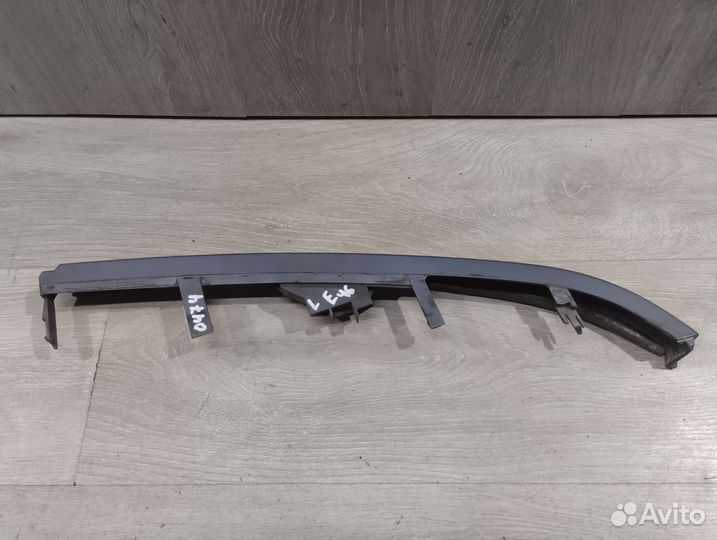 Ресничка левой фары BMW E46