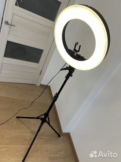 Кольцевая лампа со штативом
