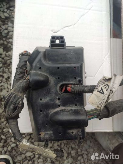 Блок предохранителей под капот форд Мондео 3