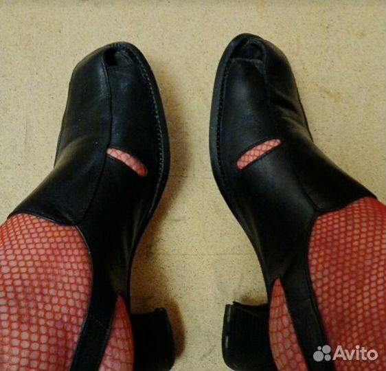 Женские: ботильоны 41размера и туфли 43размера