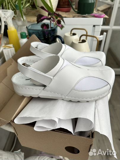Новые туфли летние белые р38 натуральная кожа