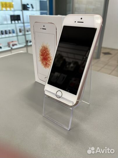 iPhone SE, 32 ГБ