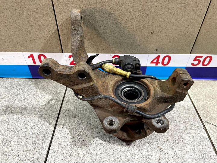 Кулак передний правый Opel Corsa B