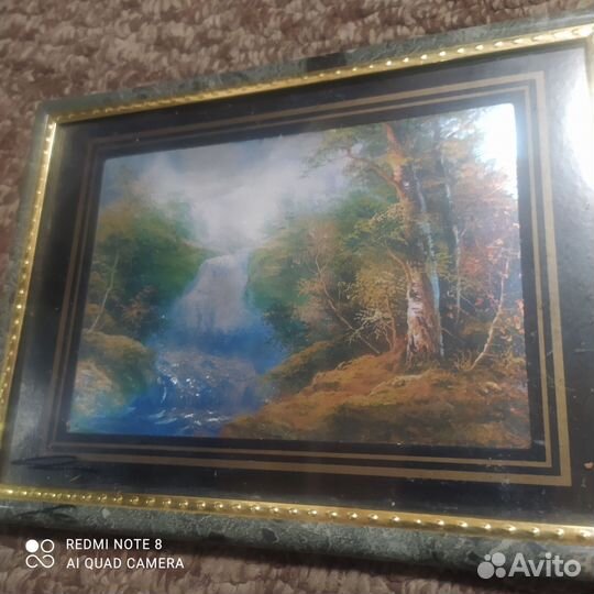 Небольшая картина времён СССР переливается в рамки