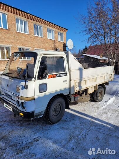 Nissan Atlas, 1990