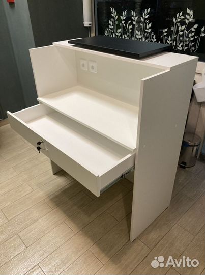 Ресепшн стойка администратора