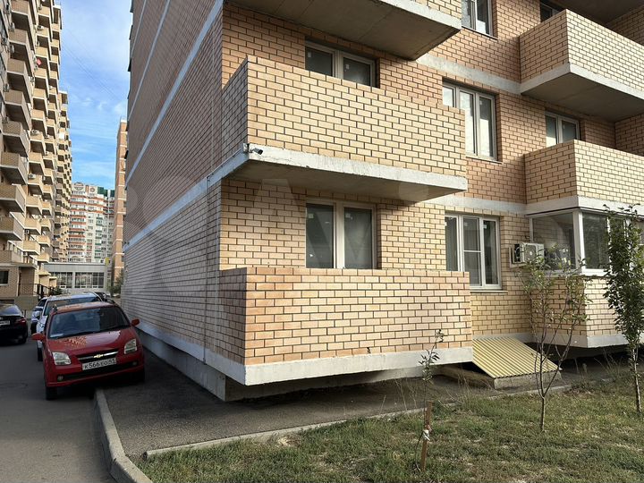 2-к. квартира, 60 м², 1/16 эт.