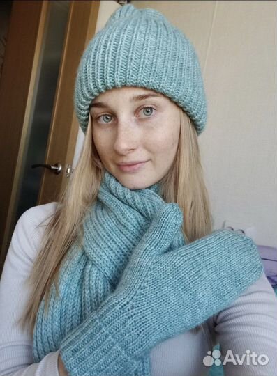 Комплект шапка с шарфом и варежками