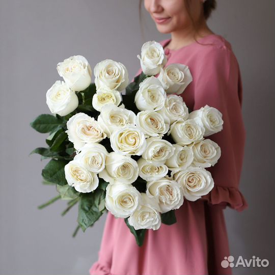 Красивый букет пионовидных роз