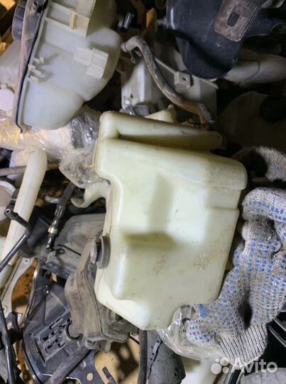 Расширительный бочок Тойота Авенсис t25 1az