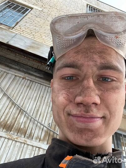 Шиномонтажник