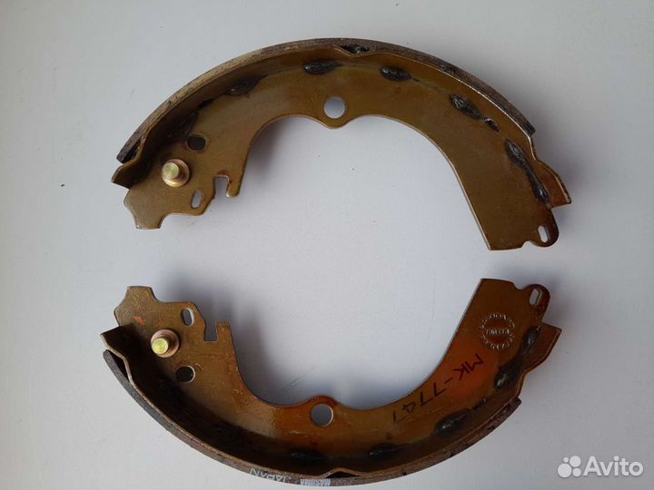 Барабанные тормозные колодки Subaru (228x35)