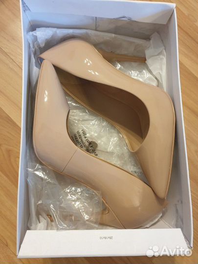 Бежевые лаковые туфли Aldo