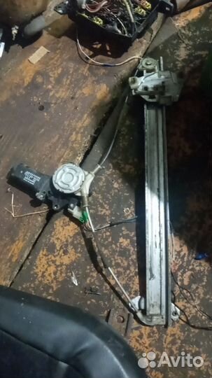 Стеклоподъёмник передний Mitsubishi Space Wagon