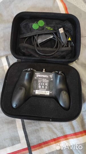 Игровой контроллер Razer Sabertooth rz06-0089