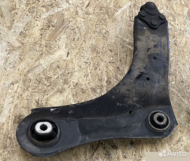 Рычаг передний правый дефект пыльн. Флюенс Меган 3
